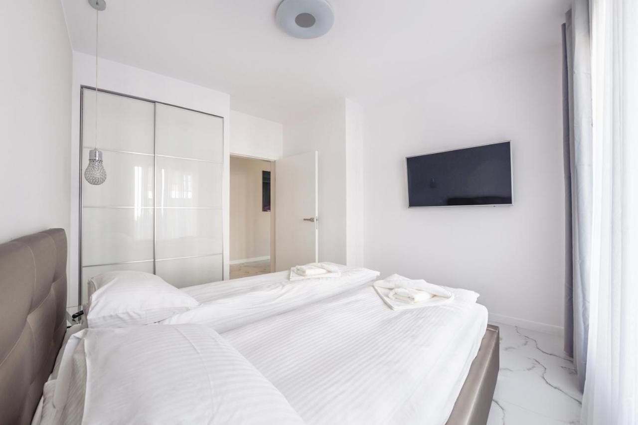 Luxury Long Island Suite Гданьск Экстерьер фото