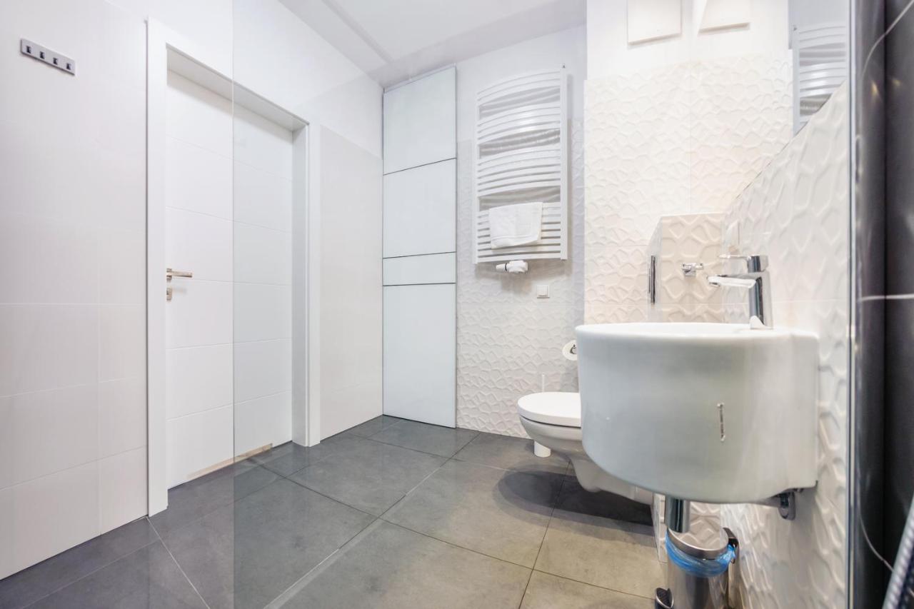 Luxury Long Island Suite Гданьск Экстерьер фото