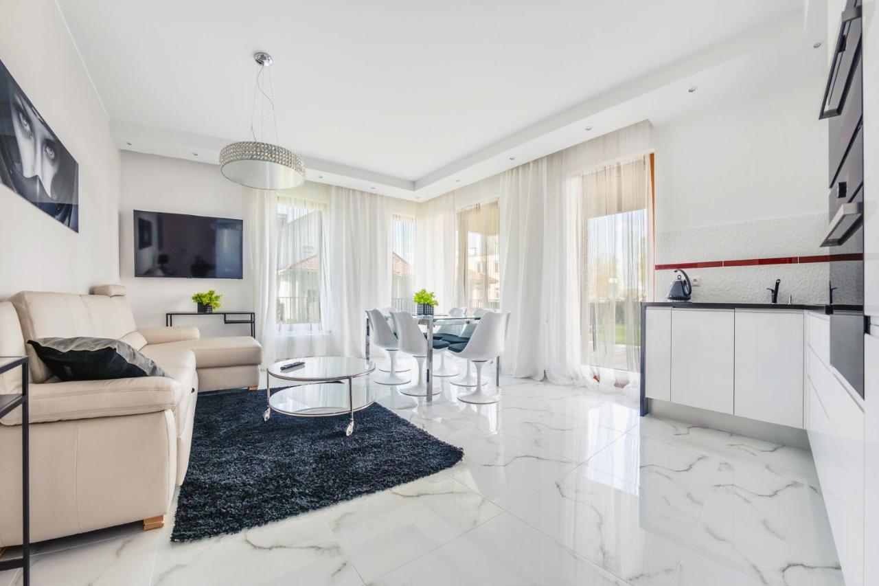 Luxury Long Island Suite Гданьск Экстерьер фото