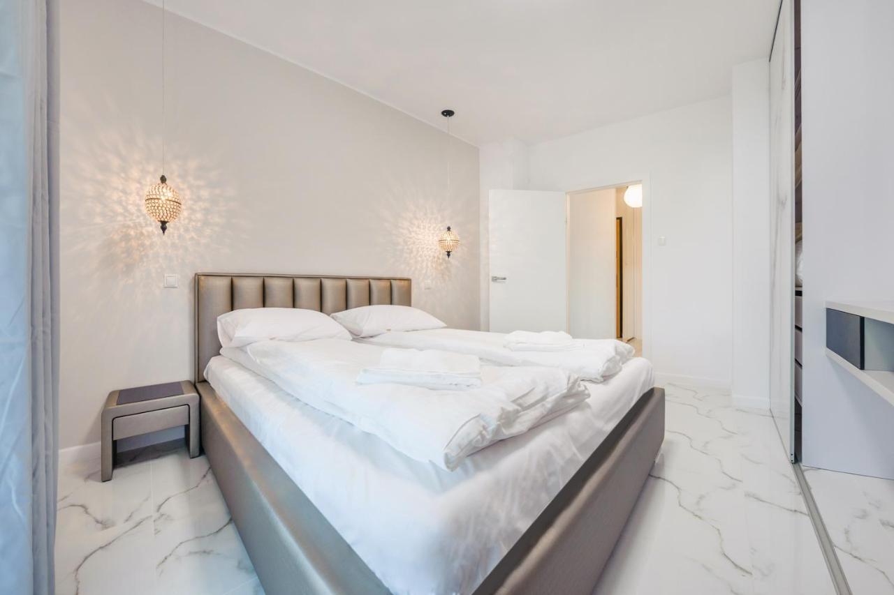 Luxury Long Island Suite Гданьск Экстерьер фото
