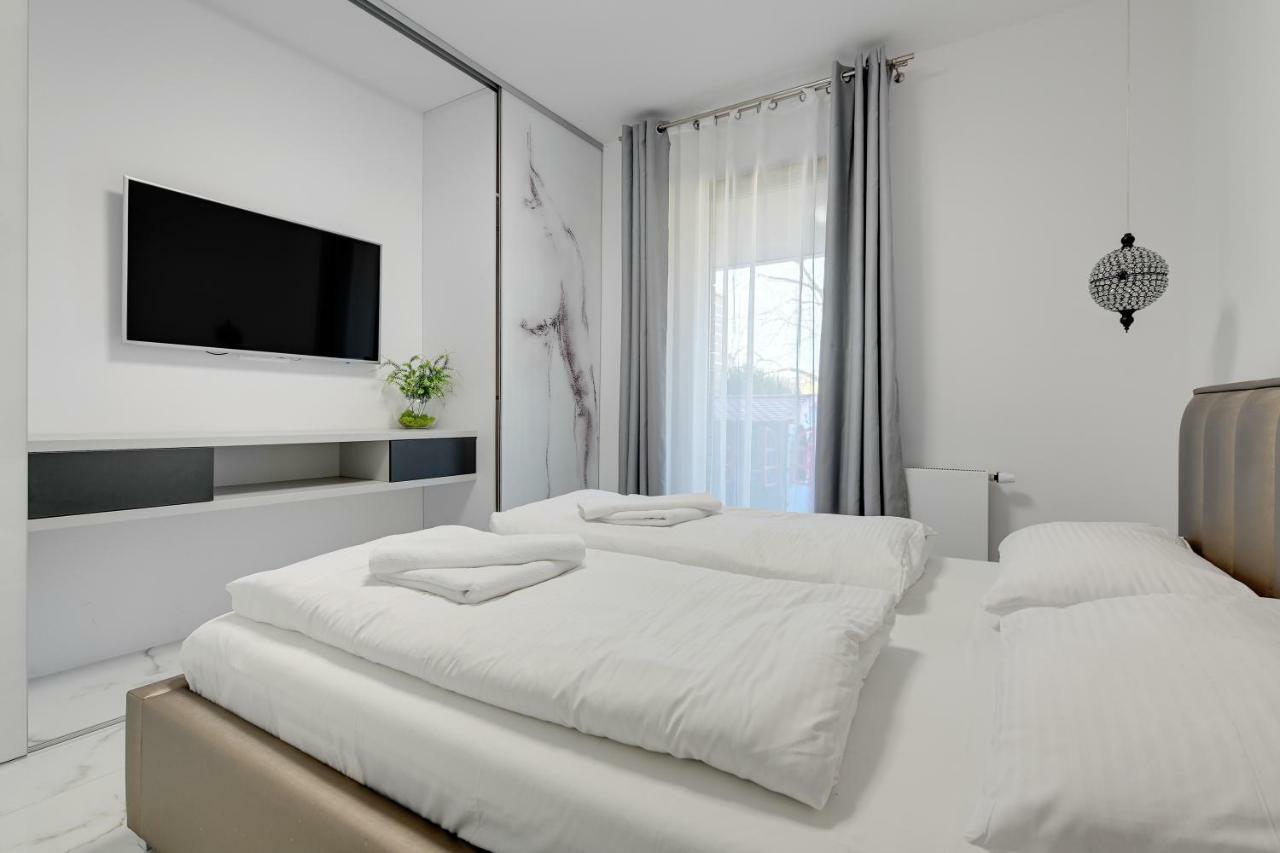 Luxury Long Island Suite Гданьск Экстерьер фото