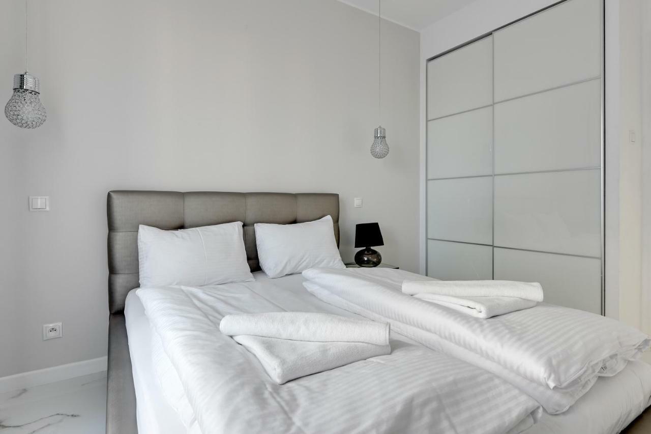Luxury Long Island Suite Гданьск Экстерьер фото