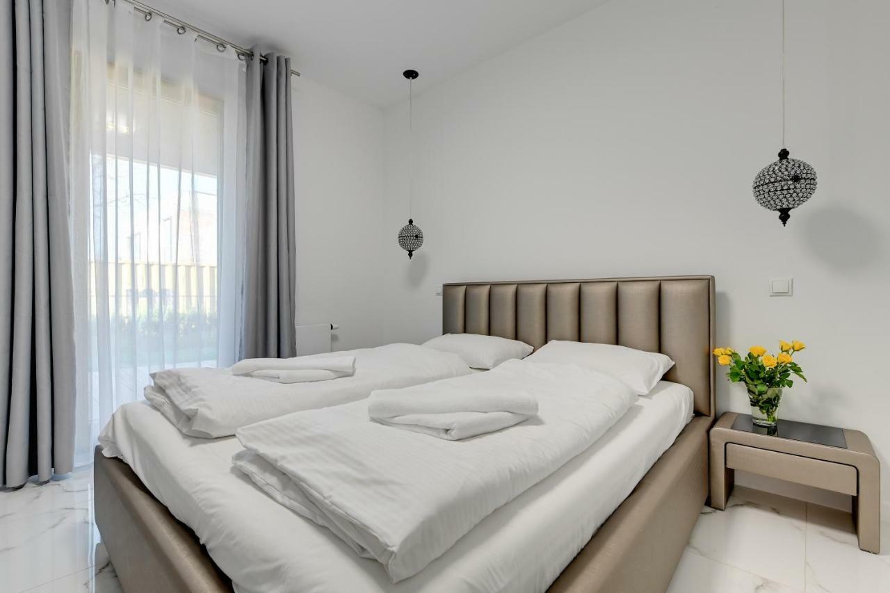 Luxury Long Island Suite Гданьск Экстерьер фото