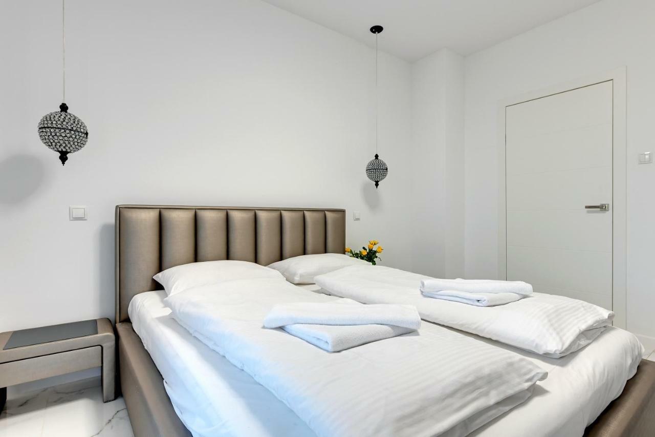 Luxury Long Island Suite Гданьск Экстерьер фото